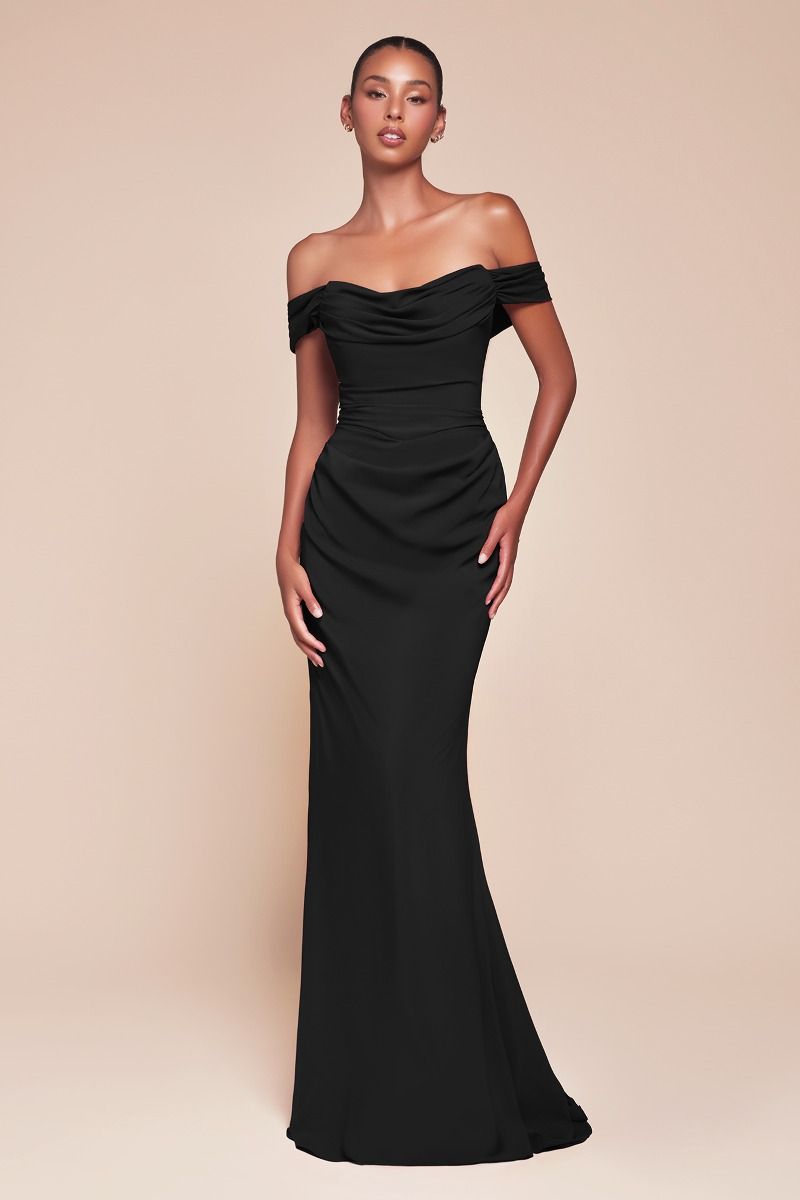 Vestido ajustado sin tirantes presenta un escote redondo y un corpiño fruncido, con elegantes lazos de transición bajo el brazo,confeccionado en suave gasa