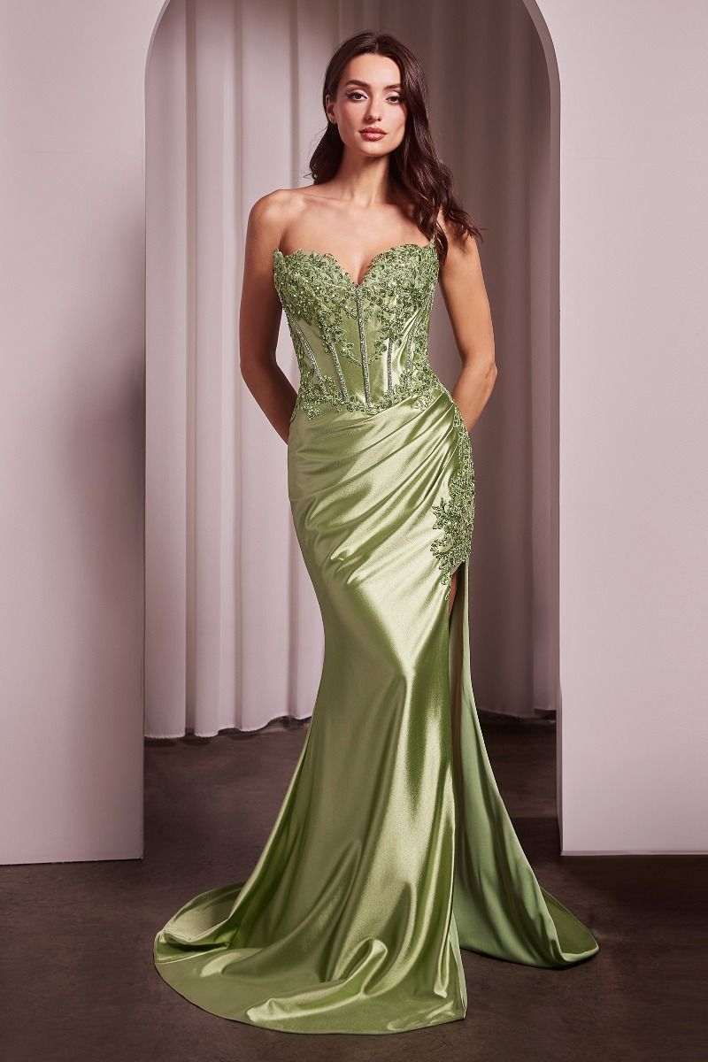 El vestido perfecto con un corpiño tipo corsé con intrincados adornos de encaje para un look atemporal y elegante ,falda de satén elástico con una atrevida abertura en la pierna