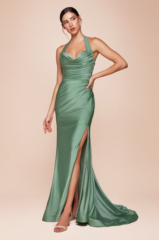 Vestido ajustado de satén elástico, con escote en forma de corazón halter y cintura fruncida con abertura en pierna