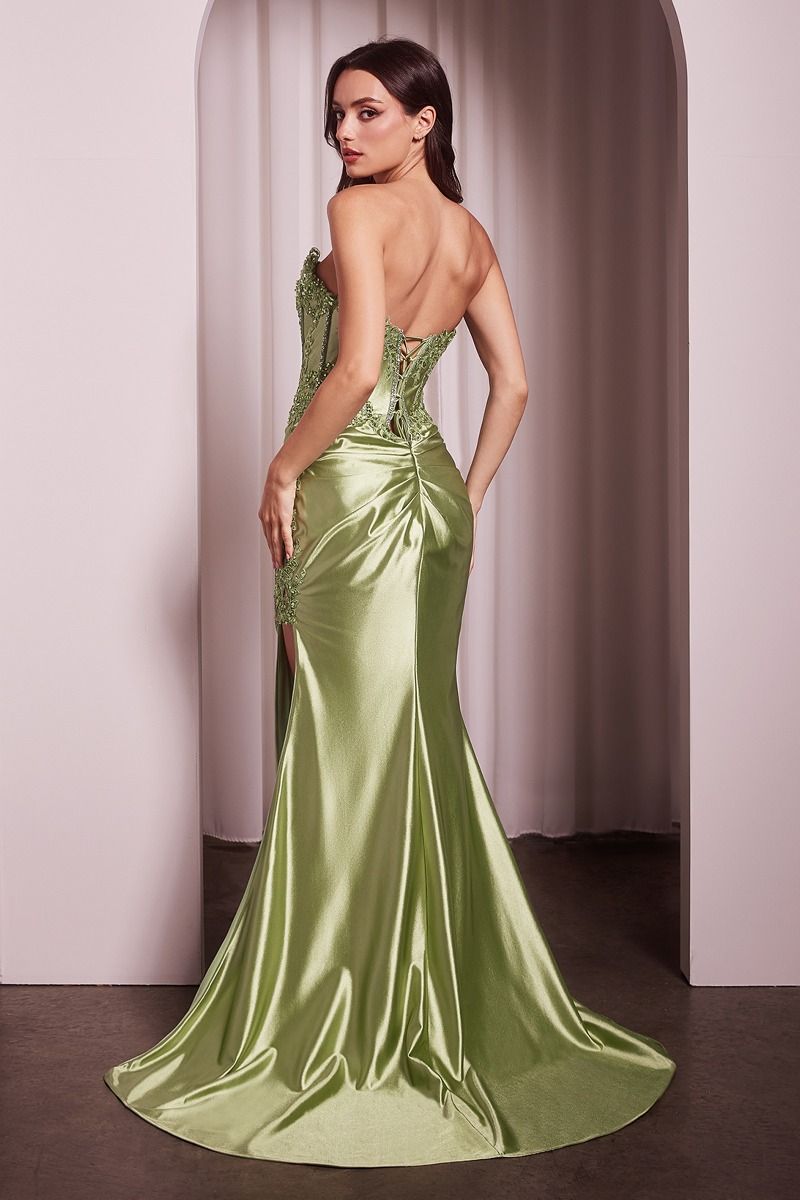 El vestido perfecto con un corpiño tipo corsé con intrincados adornos de encaje para un look atemporal y elegante ,falda de satén elástico con una atrevida abertura en la pierna