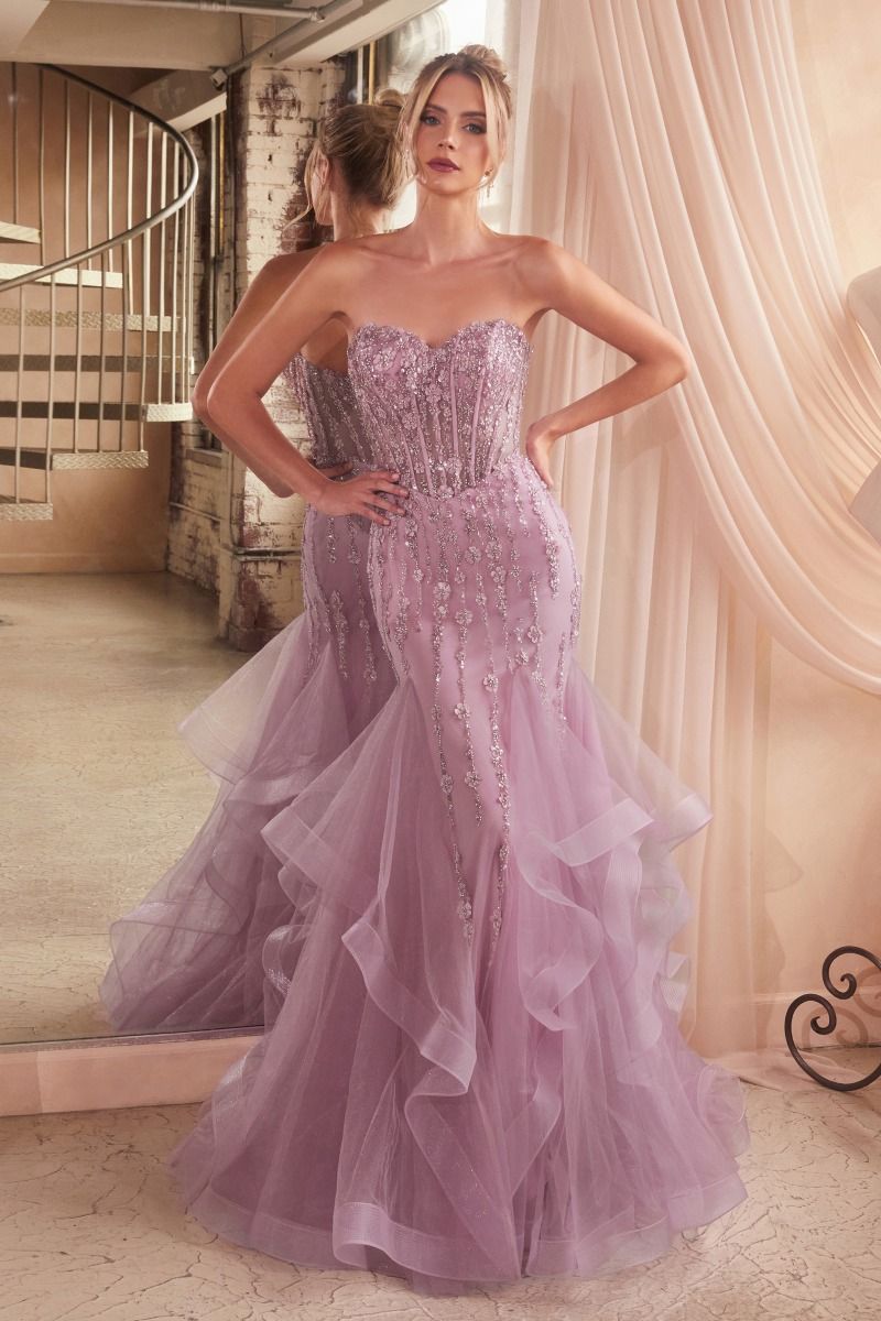 Glamoroso vestido corpiño transparente adornado con cuentas florales con delicado brillo y falda sirena con capas escalonadas y corset con cordones ajustables