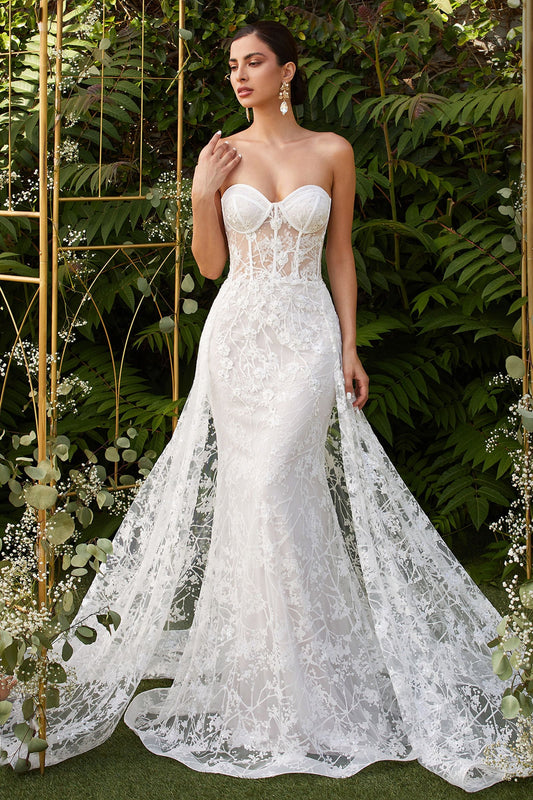 Clásico y favorecedor vestido de novia confeccionado en tul suave