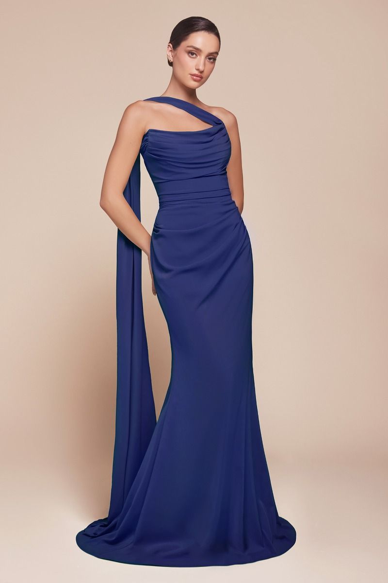 Vestido ajustado sin tirantes presenta un escote redondo y un corpiño fruncido, con elegantes lazos de transición bajo el brazo,confeccionado en suave gasa