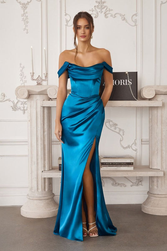 Vestido de satén elástico presenta un escote de suave caída y un corpiño esculpido que define la cintura , abertura en la pierna y mangas removibles