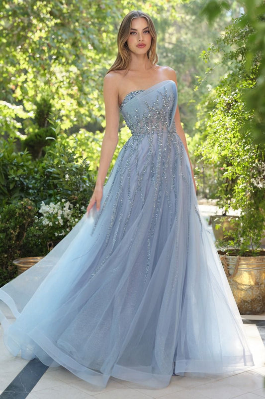 Elegante vestido con corpiño transparente sin tirantes está adornado con lentejuelas verticales y delicados apliques florales de plumas