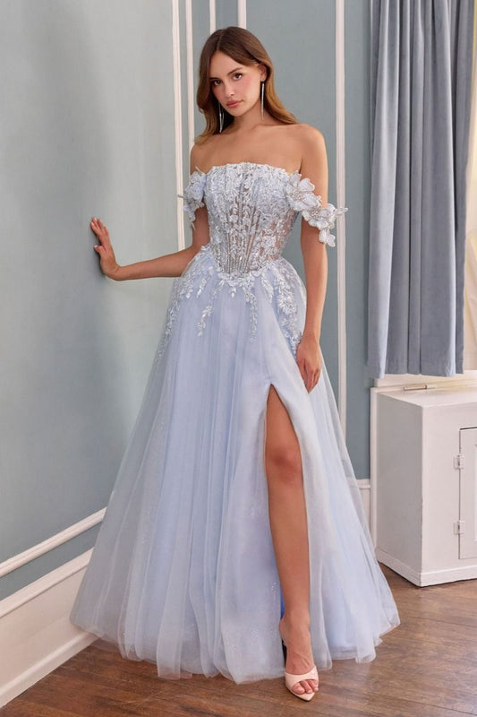 Inolvidable vestido de corte en A adornado con bordados florales, lentejuelas brillantes y aplicaciones con relieve y una falda de tul con destellos