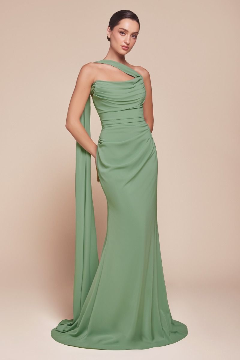 Vestido ajustado sin tirantes presenta un escote redondo y un corpiño fruncido, con elegantes lazos de transición bajo el brazo,confeccionado en suave gasa