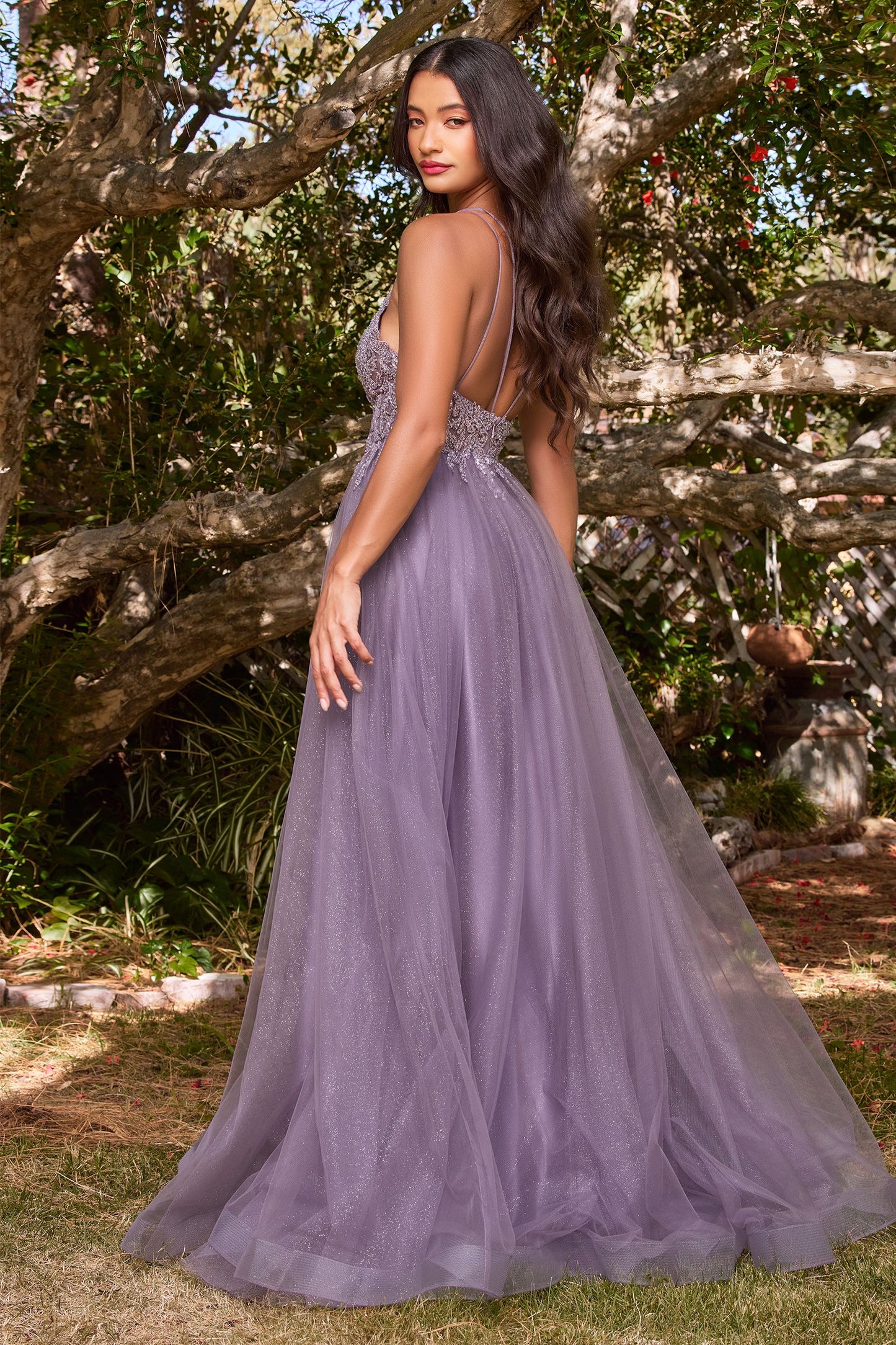 Vestido de corte A con capas de tul de lujo brillante y apliques de encaje brillante