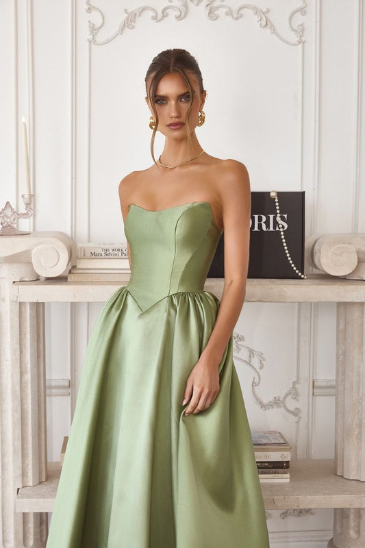 Elegante vestido midi de mikado, diseñado con un escote palabra de honor y una voluminosa falda