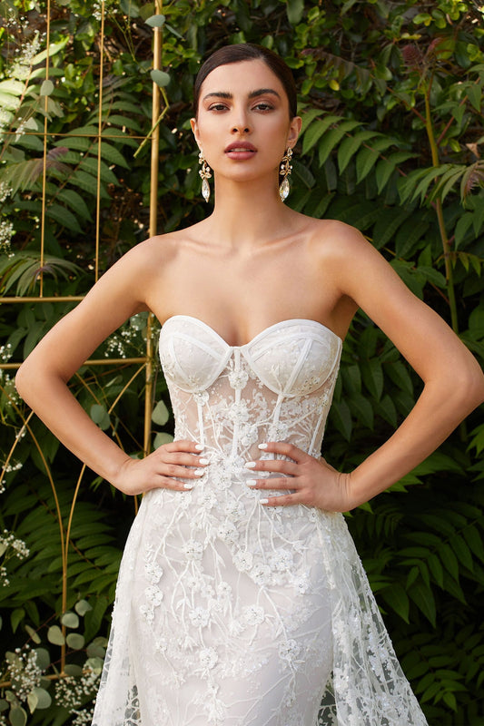 Clásico y favorecedor vestido de novia confeccionado en tul suave