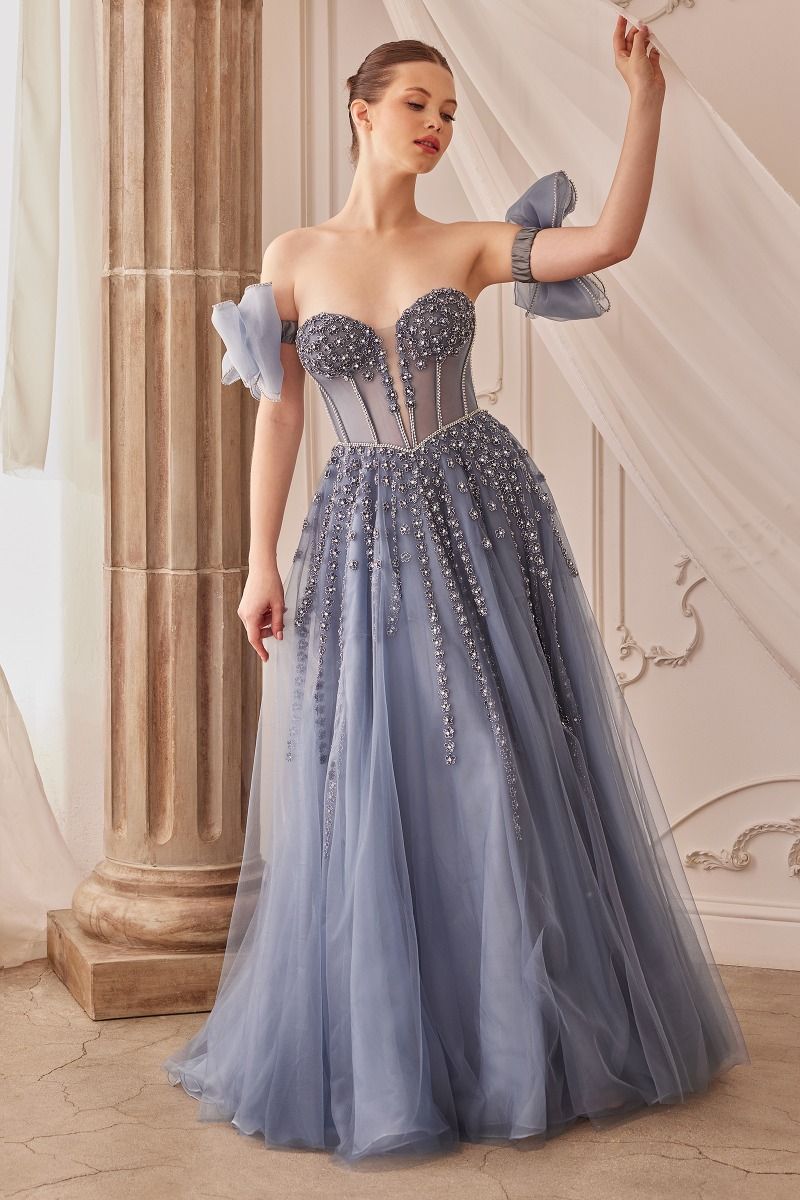 Romántico vestido de tul en capas corte A de corpiño transparente con escote en V cuentas florales de diamantes de imitación adornan las copas del corpiño y se esparcen en la cintura de la falda