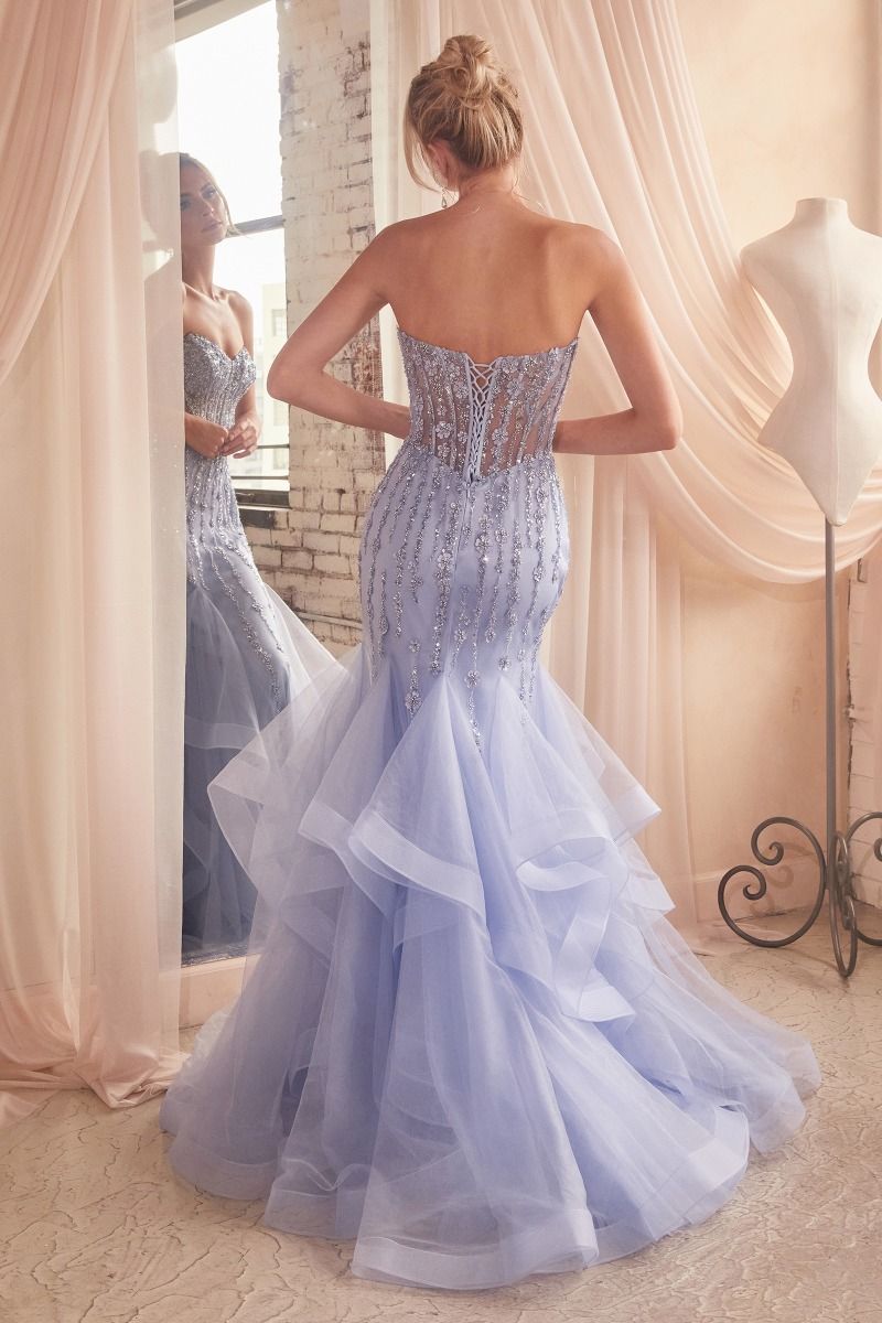 Glamoroso vestido corpiño transparente adornado con cuentas florales con delicado brillo y falda sirena con capas escalonadas y corset con cordones ajustables