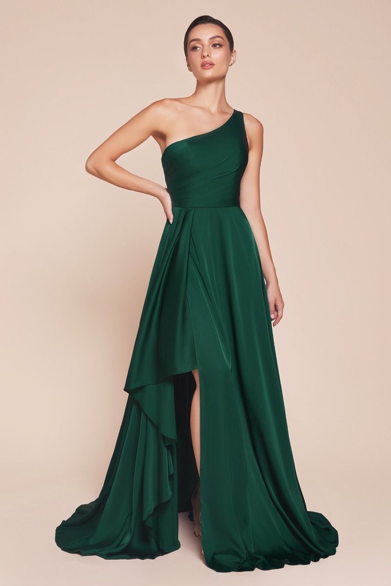 Elegante vestido largo de corte A presenta un elegante diseño de un solo hombro y una falda asimétrica y fluida confeccionada en suave satén