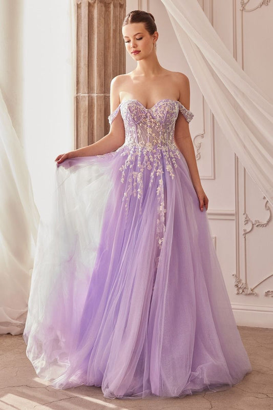 Divino vestido de gala corte A con hombros descubiertos ,corpiño transparente adornado con apliques de encaje que brillan con lentejuelas