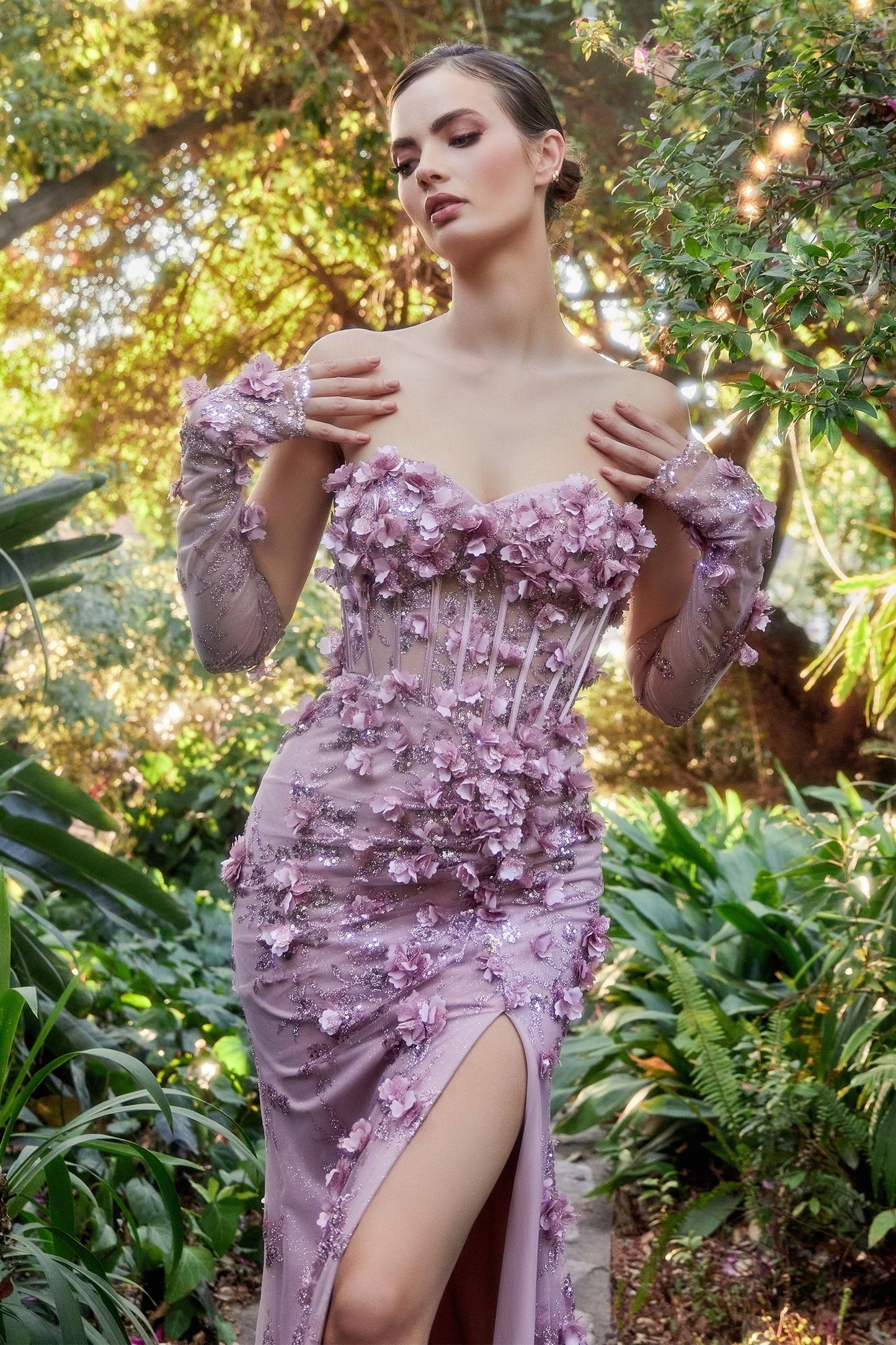 Encantador vestido sirena sin tirantes delicados apliques florales de hortensias en 3D con guantes