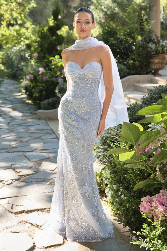 Sofisticado vestido con delicado corpiño fruncido y un motivo floral bordado integral , espalda tipo corsé con cordones