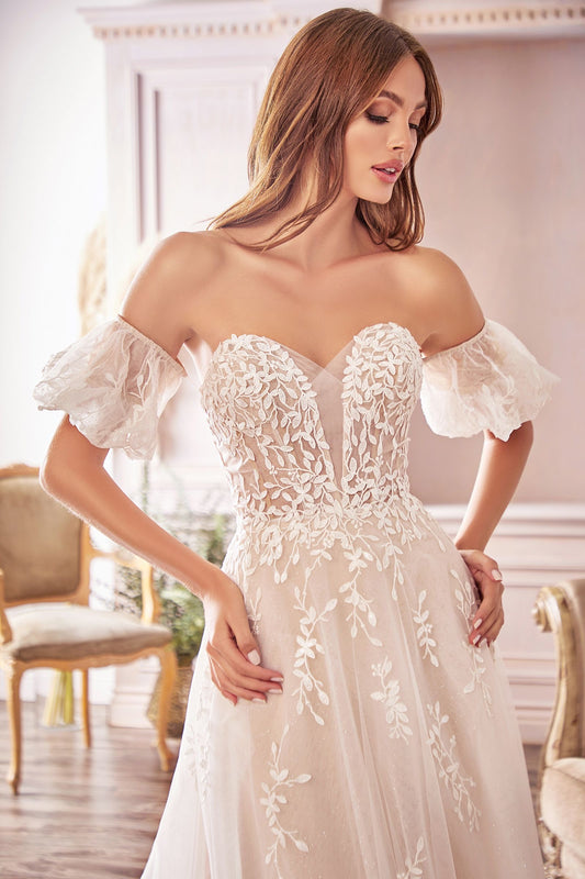 Vestido romántico en corte A adornado con un encaje en forma de bellas hojas y mangas abullonadas desmontables