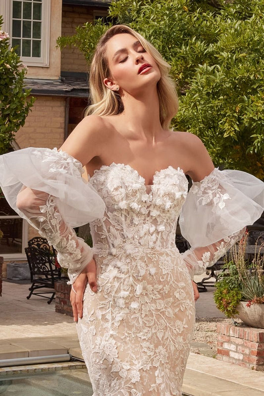 Romántico vestido de novia sirena sin tirantes, escote corazón seguido de un corpiño encorsetado con hermoso encaje Chantilly en capas y el aplique floral dimensional, mangas largas abullonadas