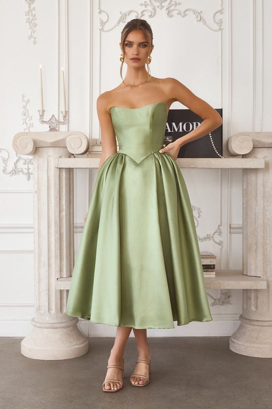 Elegante vestido midi de mikado, diseñado con un escote palabra de honor y una voluminosa falda