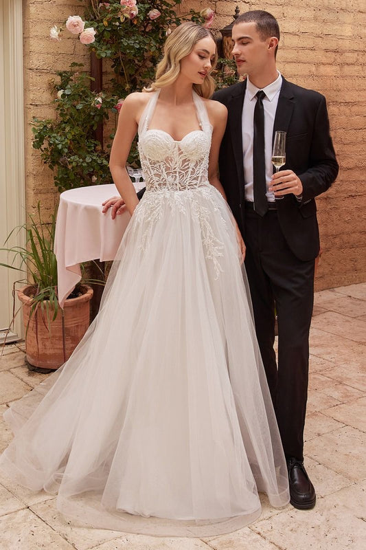 vestido de novia sin tirantes de corte A ,falda de tul en capas cae en cascada y corpiño de encaje transparente, con un delicado escote en forma de corazón