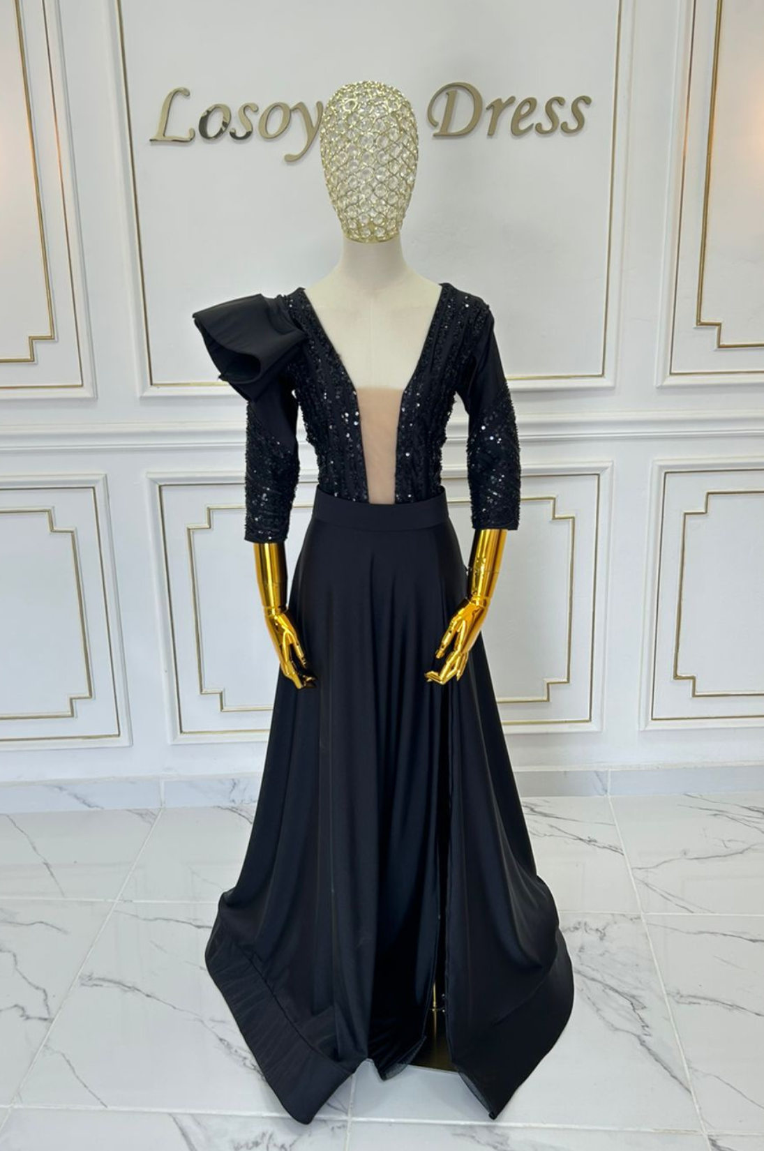 Vestido negro con transparencia